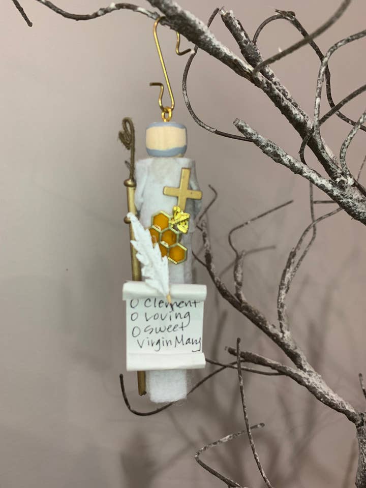 Sint Bernard van Clairvaux houten poppenornament voor wholesale door Our Saint Family