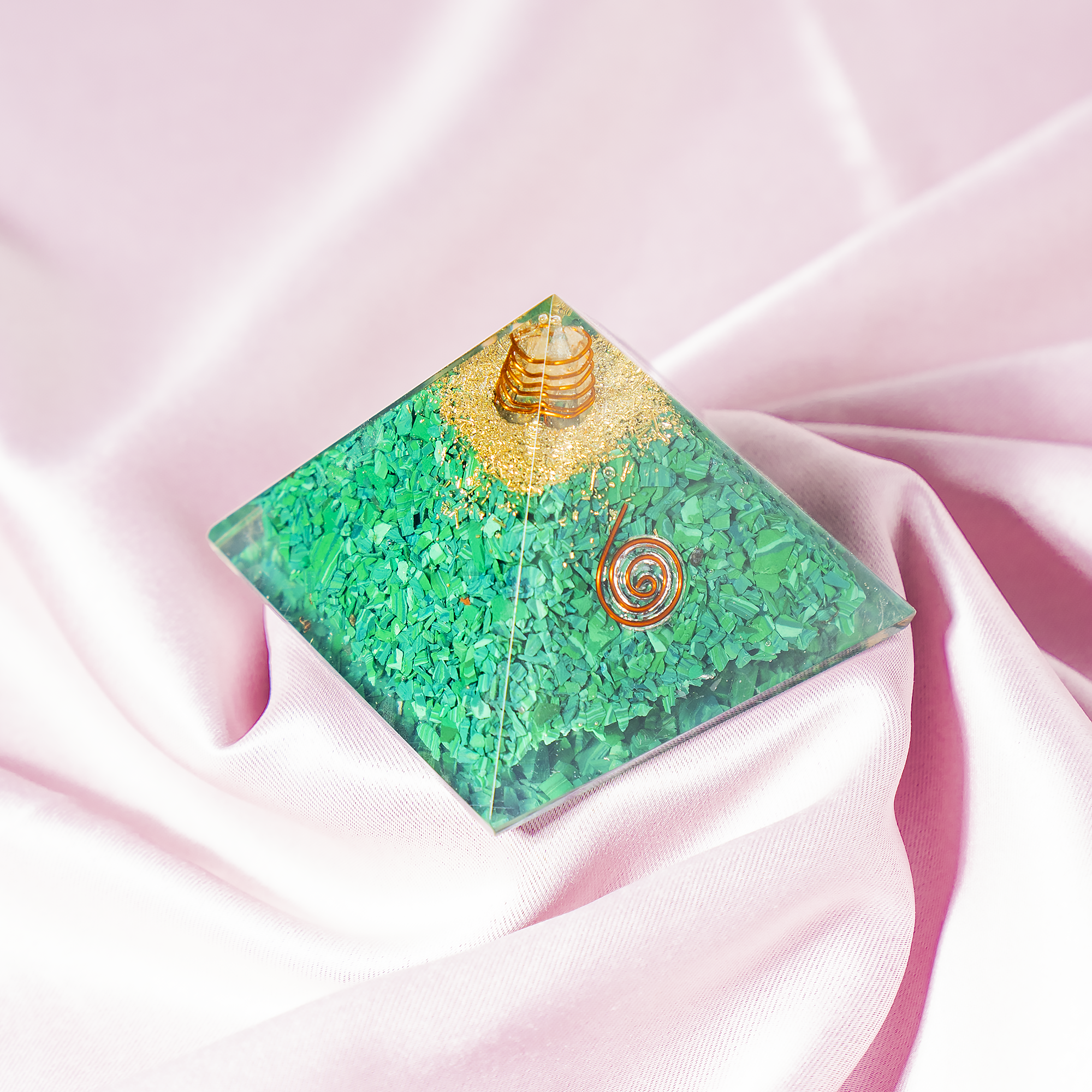 Soothing Crystals – wholesale Spiritual stone/crystal – Orgone Pyramid |Synthetic Malachite | Crystal Energy Pyramid4