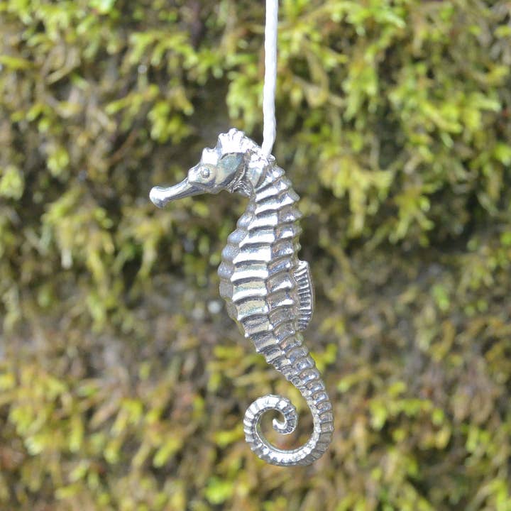 Seahorse Pewter Light Pull Hand fundido a mano por William Sturt para venta al por mayor de William Sturt Fine Pewter