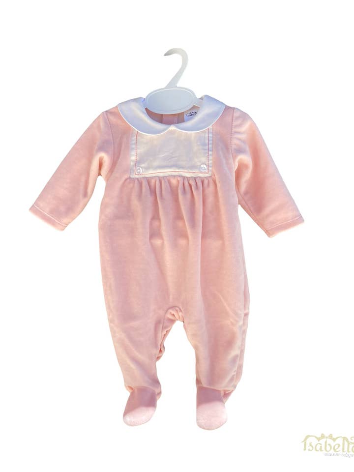 Babygrow i babyrosa med vitt bröstparti för wholesale av Isabella – Exquisite Babywear