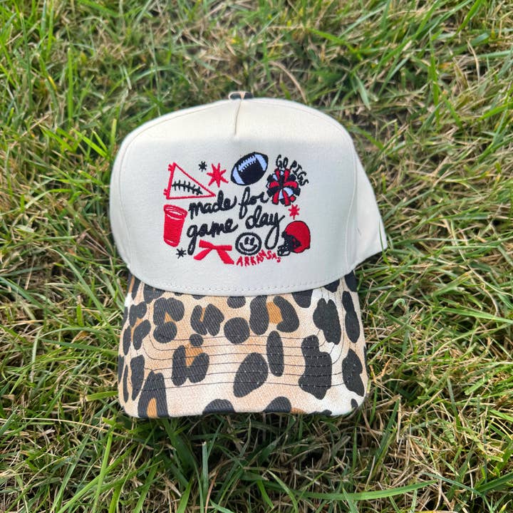 Cappello Leopardato Arkansas Creato per il Giorno della Partita per la vendita all'ingrosso da parte di Poppy & Pine