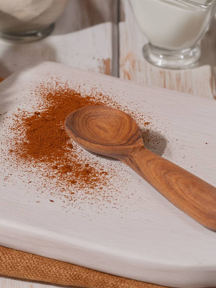 Cuillère à épices en bois d'olivier pour la vente par The Little Market