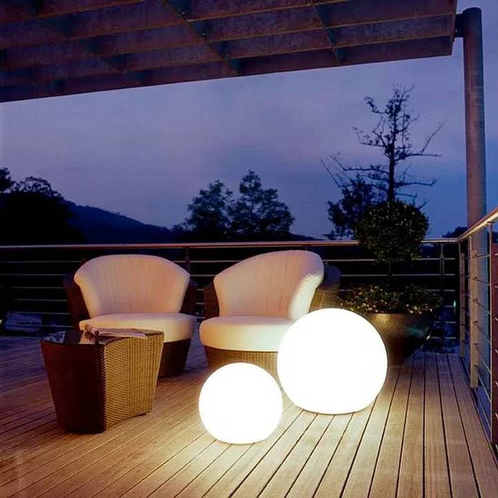 BRECK + FOX - Wholesale Outdoor/Lawn Light - Solar Waterproof Globe Light