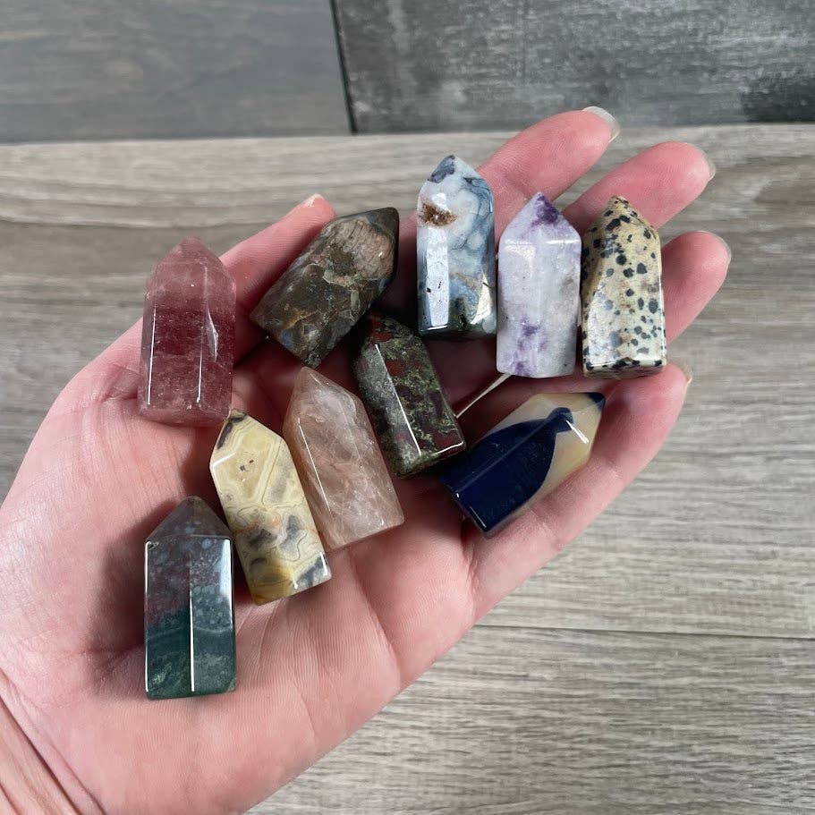Keystone Crystals - Vente Pierre et cristal de spiritualité - Obélisque Trapu en Pierre Précieuse – Petite Tour en Cristal Sculpté9