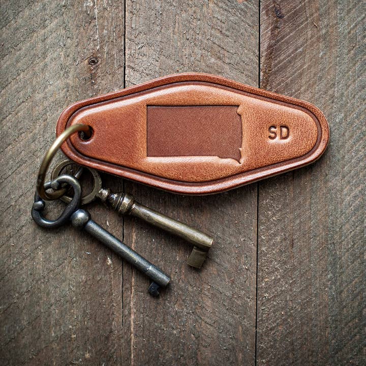 Llavero de Cuero con Silueta del Estado de Dakota del Sur Estilo Motel para venta al por mayor de Sugarhouse Leather