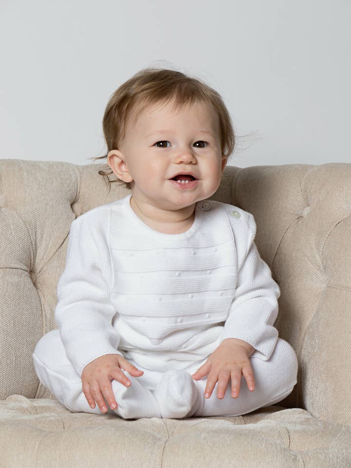 Julius Berger & Carriage Boutique - Vente Ensemble de vêtements – bébé - Tenue 3 pièces Circoncision Bris White avec bonnet assorti4