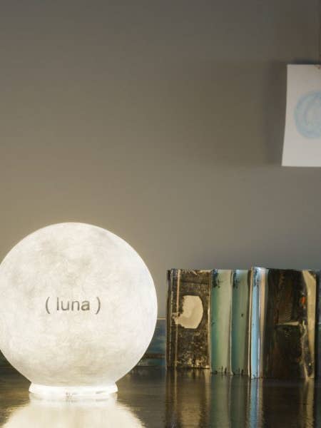 T.MOON 1 lampe i Nebulite inspireret af månens mystik for engroshandel hos In-es Art Design