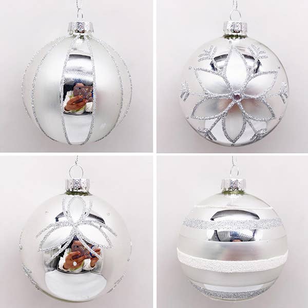 LA RUTA DE LAS IMPORTACIONES SL - Vendita all'ingrosso Set di decorazioni  - Set 4 palline di Natale argento 8 cm con 2 modelli assortiti (N410)1