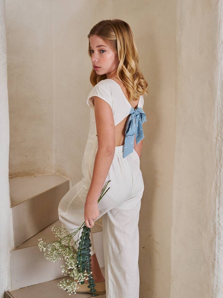 Mädchen-Langoverall mit Rückenausschnitt und blauem Schleifenband für den Großhandel von Dadati