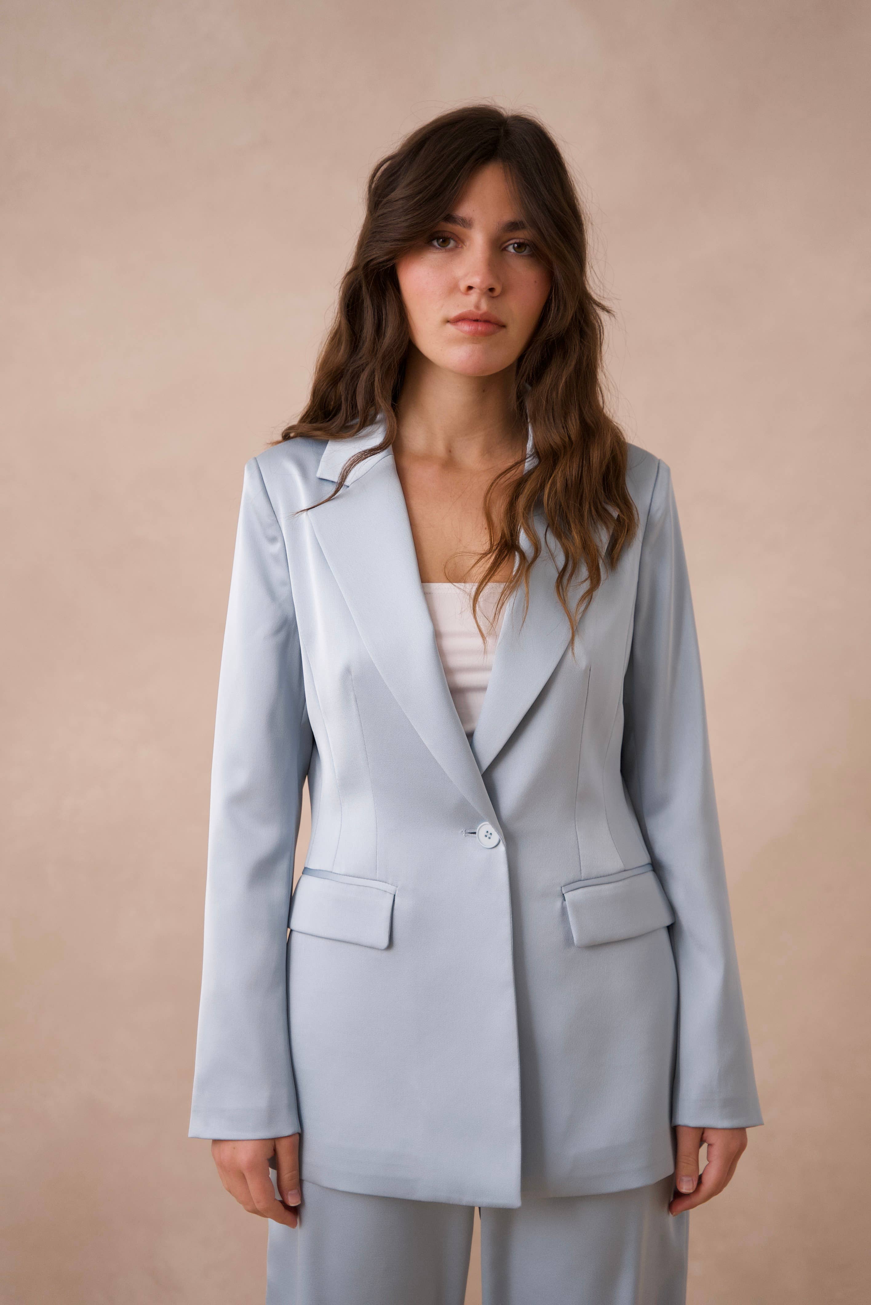 Attentif Paris – wholesale Kostymjacka – Dam – Smal skräddarsydd satinjacka med enfärgade knappar58