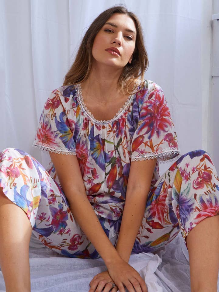 Ensemble de pyjama à manches courtes en voile de coton Lilly Flora pour la vente par Cottonreal