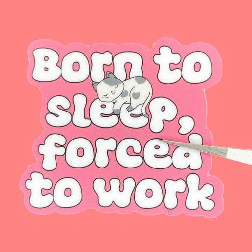 Sticker en vinyle drôle "Né pour dormir, forcé de travailler" pour la vente par Seven Virgo Studios