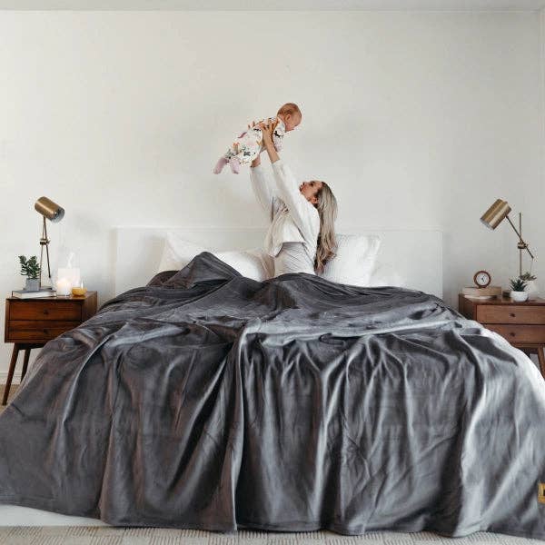 Big Blanket Co - Wholesale Throw Blanket - Original Stretch™ Blanket6