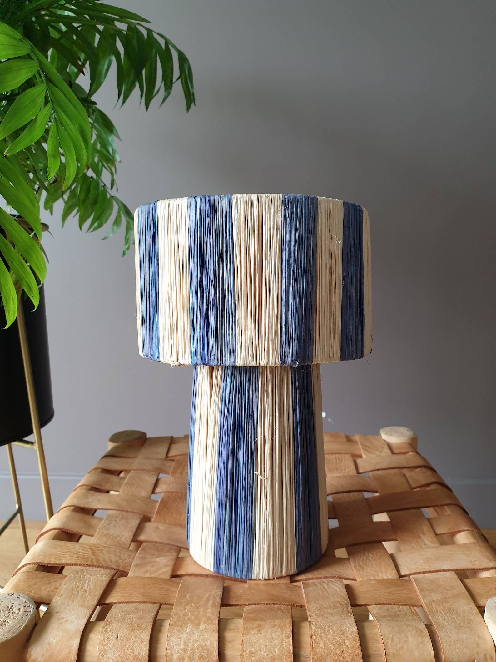 HandHappiness – wholesale Lampshade – Moroccan Raffia Table Lamp-Woven Raffia Table Lamp1