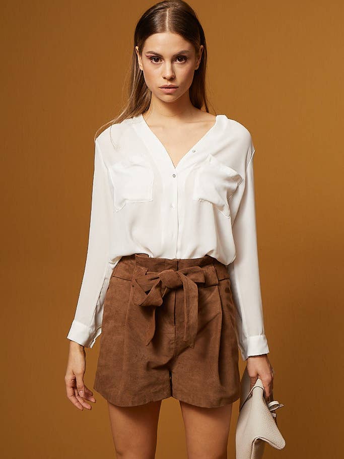 Pantaloncini in camoscio a vita alta con cintura - Marrone per la vendita all'ingrosso da parte di DUE2store