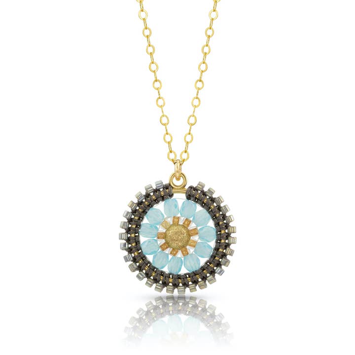 Pendentif en macramé en soie Misty Skies pour la vente par Emma Louise LLC