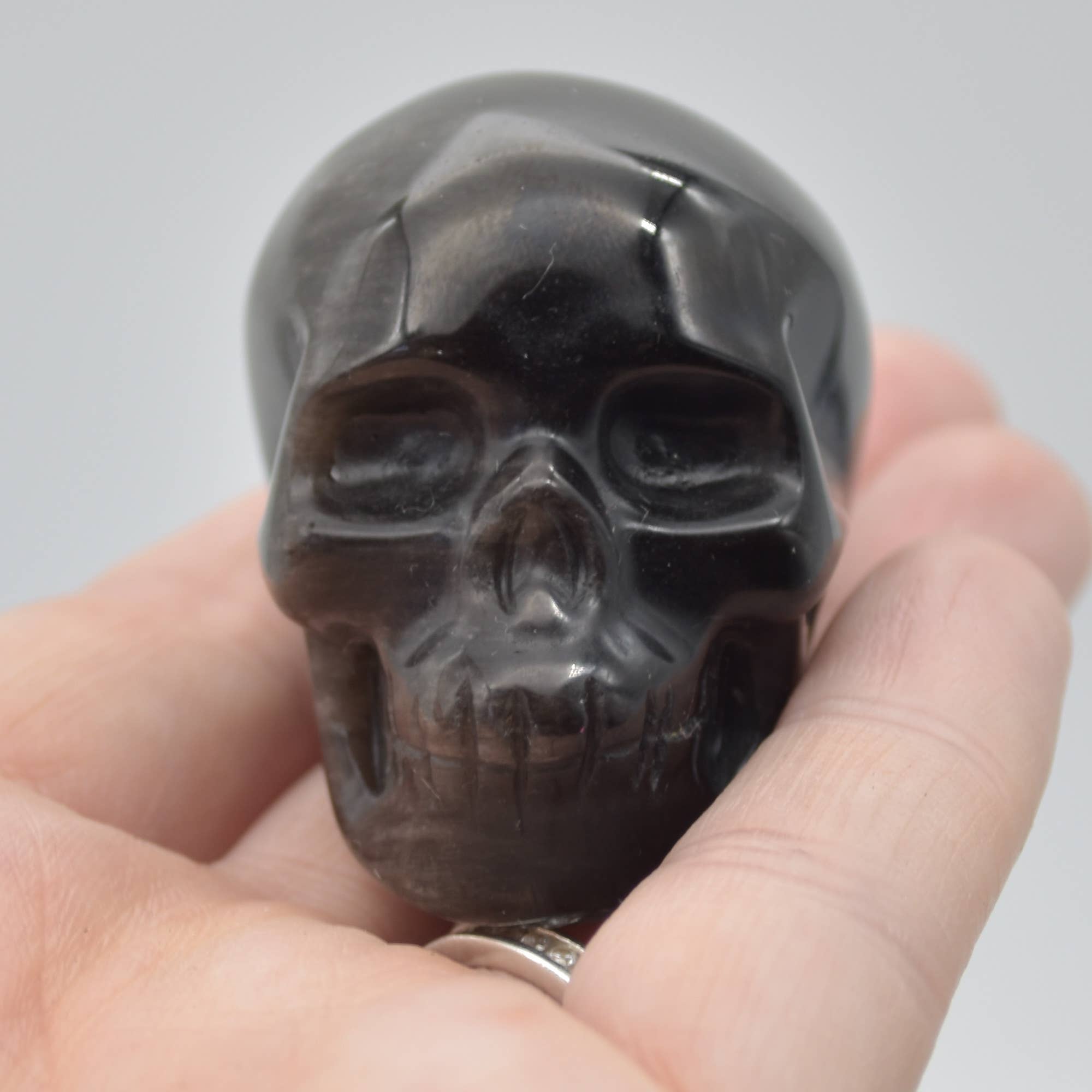 Zwart Zilveren Glans Obsidiaan Gesneden Schedelhoofd - 3,5 cm - 1 Stuk #01 voor groothandel op Faire9