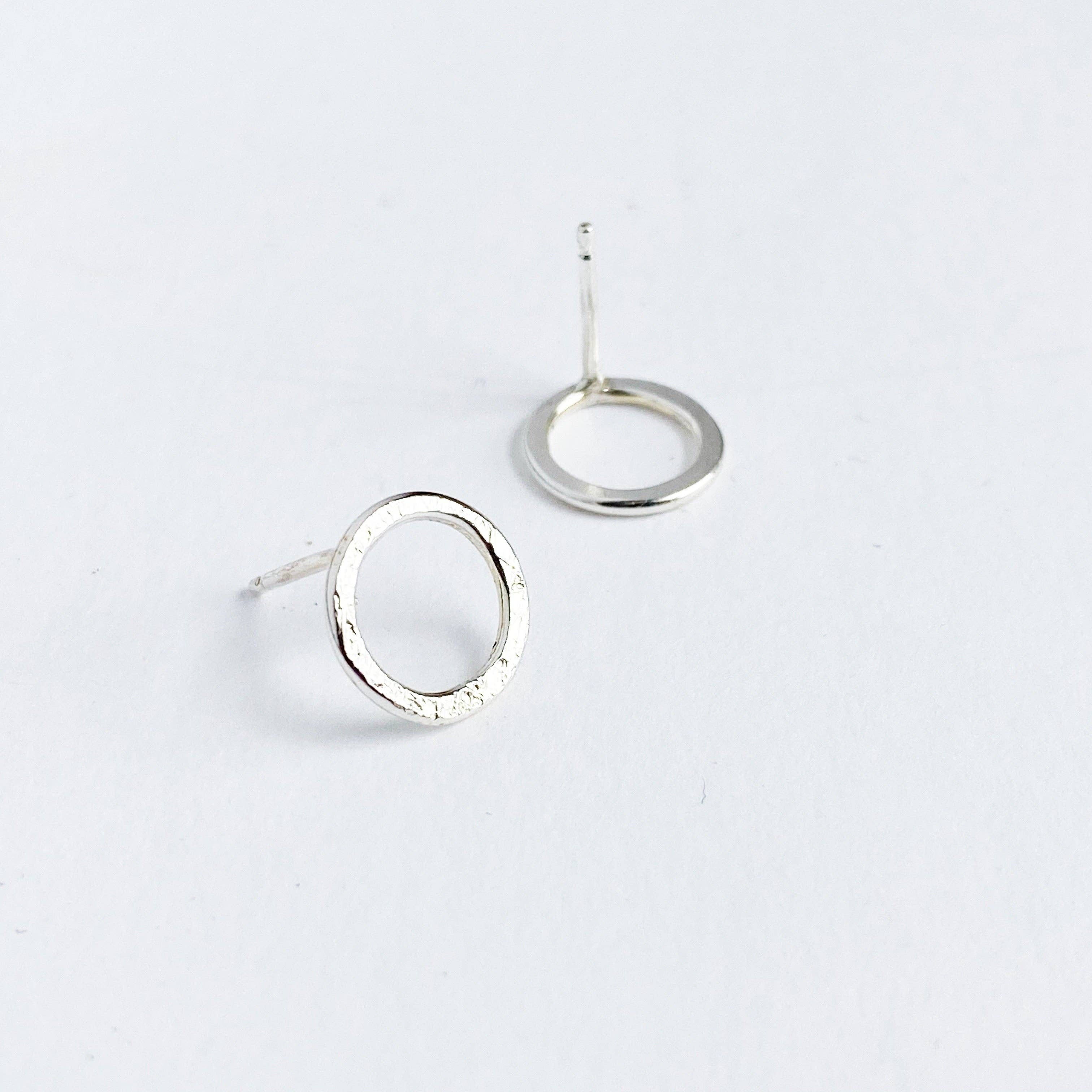 Shepherd’s Run Jewelry - Vendita all'ingrosso Orecchini a bottone - Mini Halo Stud1