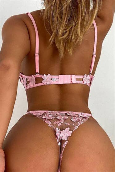 La Belle Fantastique – Engroshandel Lingeri - Dame – La Belle Fantastique 2-delt lyserødt blondeundertøjsæt med margueritbroderi3