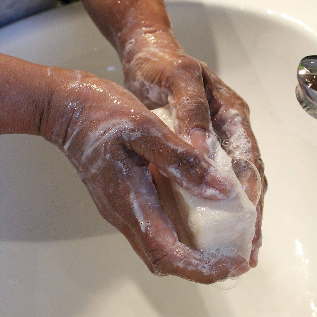 Storm Flowers Garden - Wholesale Zeepblok - Hum en Kalmeer | Kamille en Honing Zeep Bar 190g4