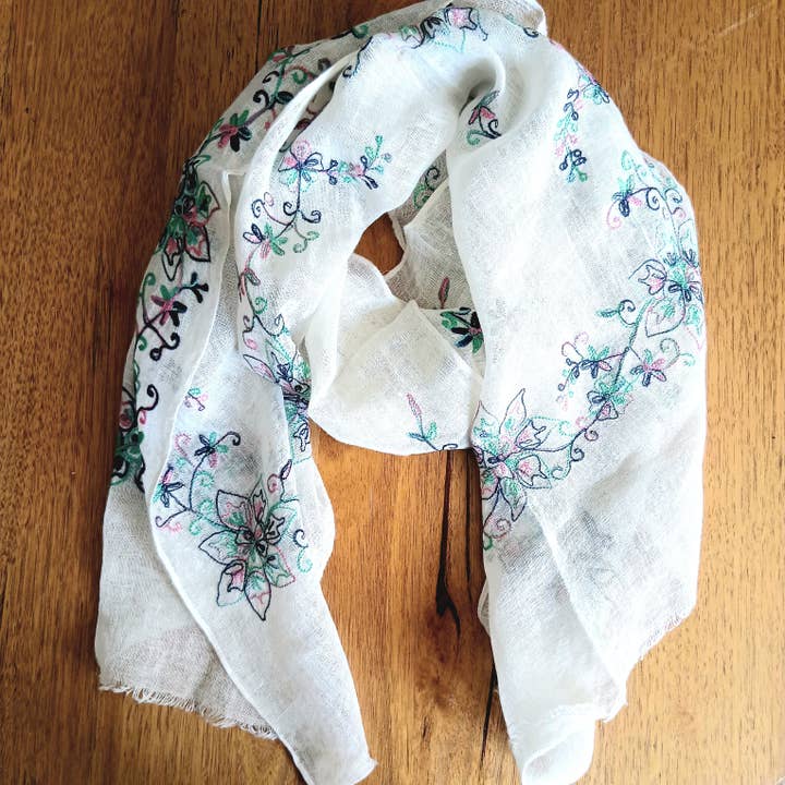 Ren Hør Tørklæde Broderet L-2637 for engroshandel hos Cinnamon Creations