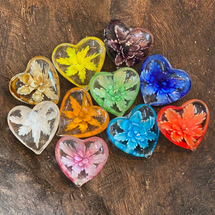 SHOPGIVECOURAGE - Wholesale Decorative Tabletop Object - Floral Glass Pocket Hearts w/Heart Bowl Display - Small (50)