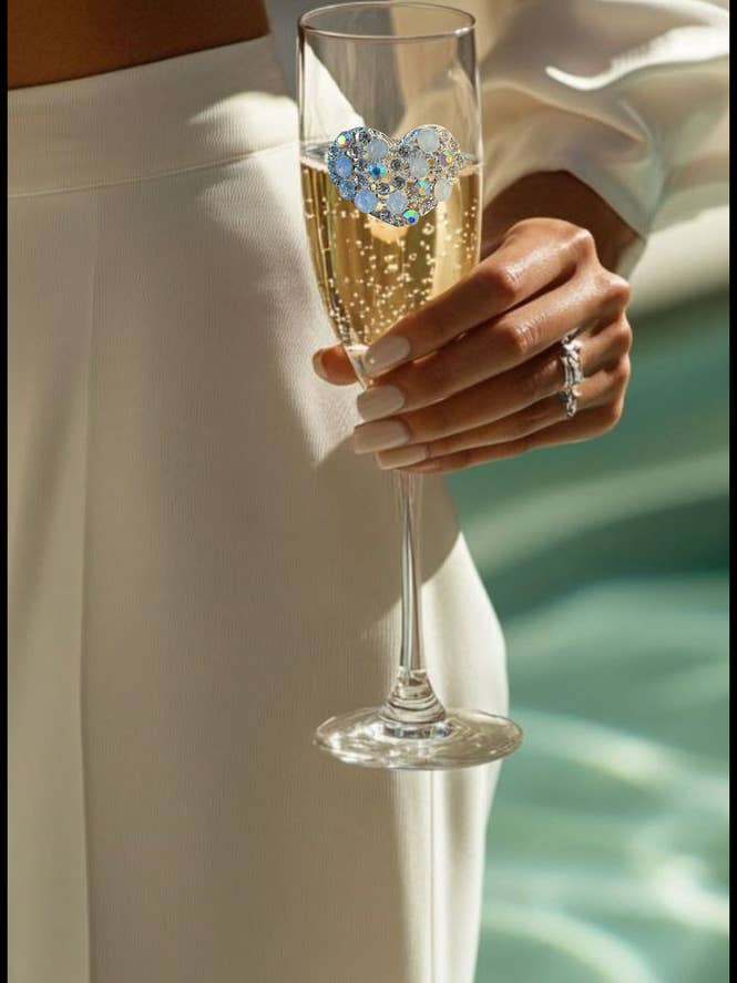 Flauta Champaigne com haste de jóias com coração de pedra múltipla por atacado de The Queens' Jewels®