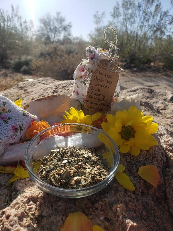 Sac à thé de bain basilic romarin et eucalyptus pour la vente par Copper Crescent Botanicals