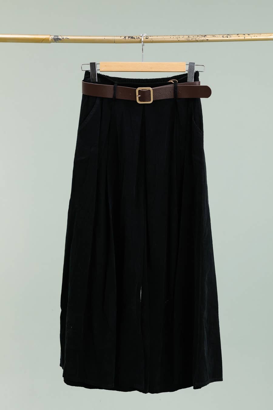 LÉA & LUC - Wholesale Pants - Women's - Cotton velvet trousers with belt REF. 365220