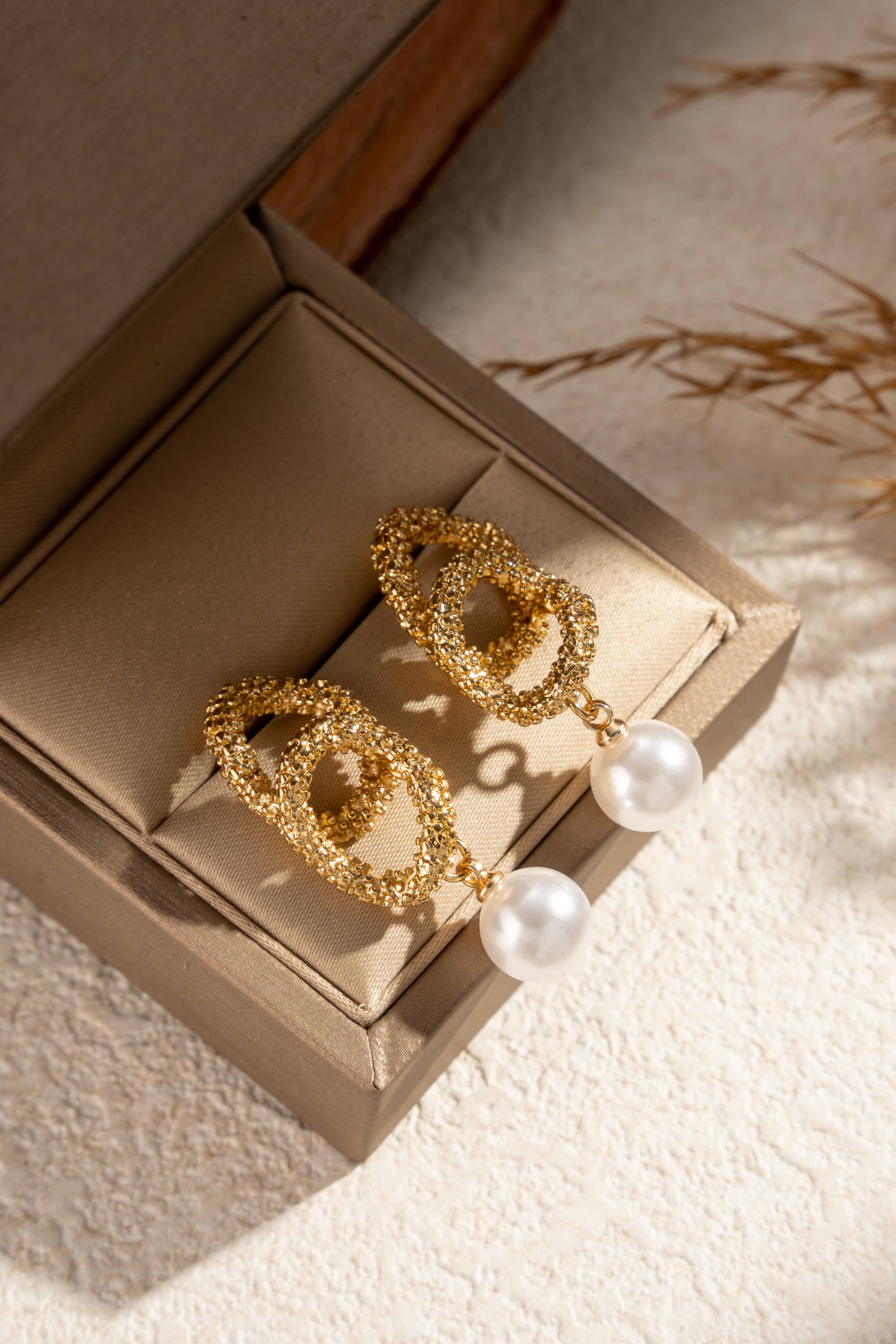 COSMOS - Vente Boucles d'oreilles pendantes - Boucles dorées perle baroque acier inoxydable élégance 1