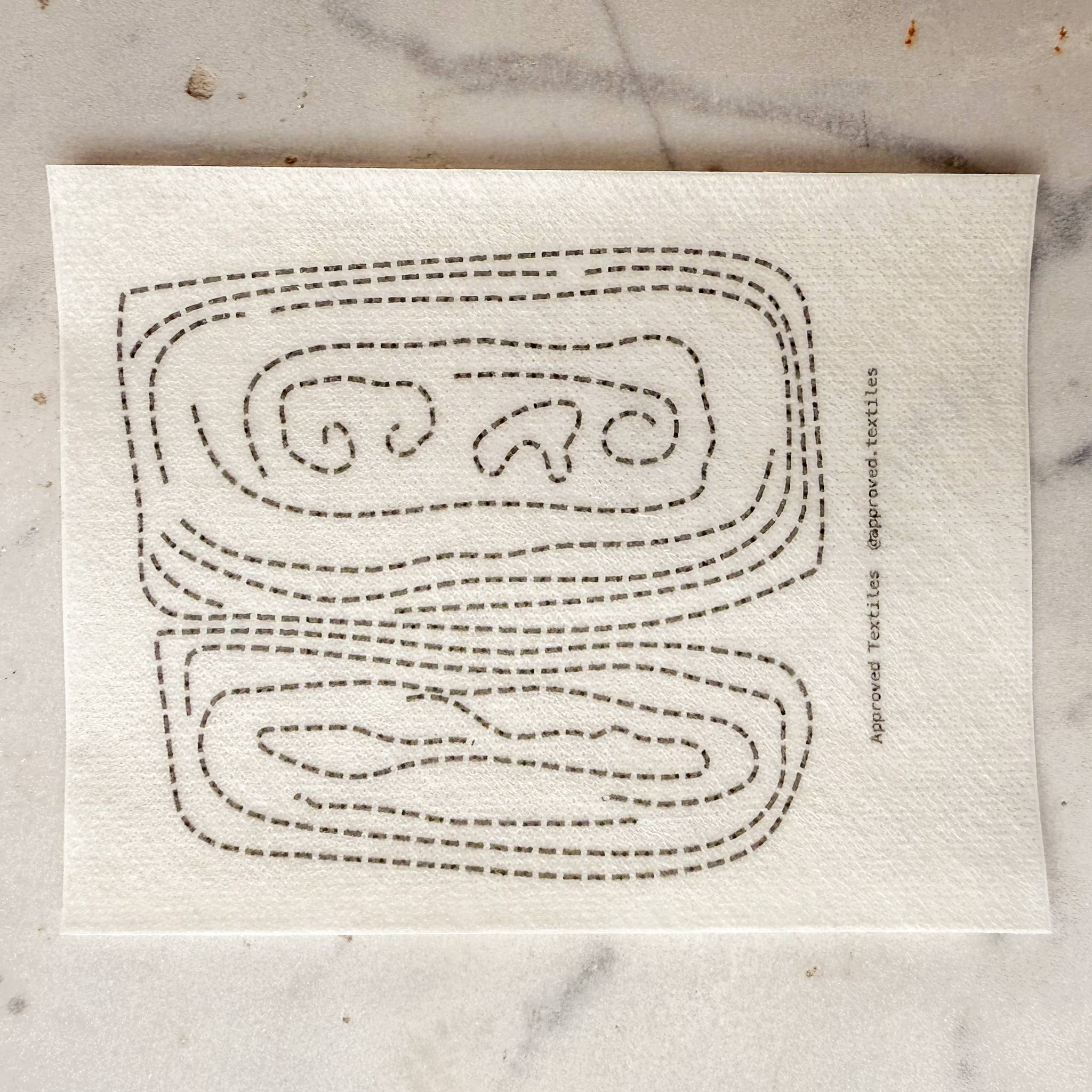 Approved Textiles – Engroshandel DIY-sysæt – Eva Hesse i Oberlin: Reparation + Udsmykningsoverførsel1