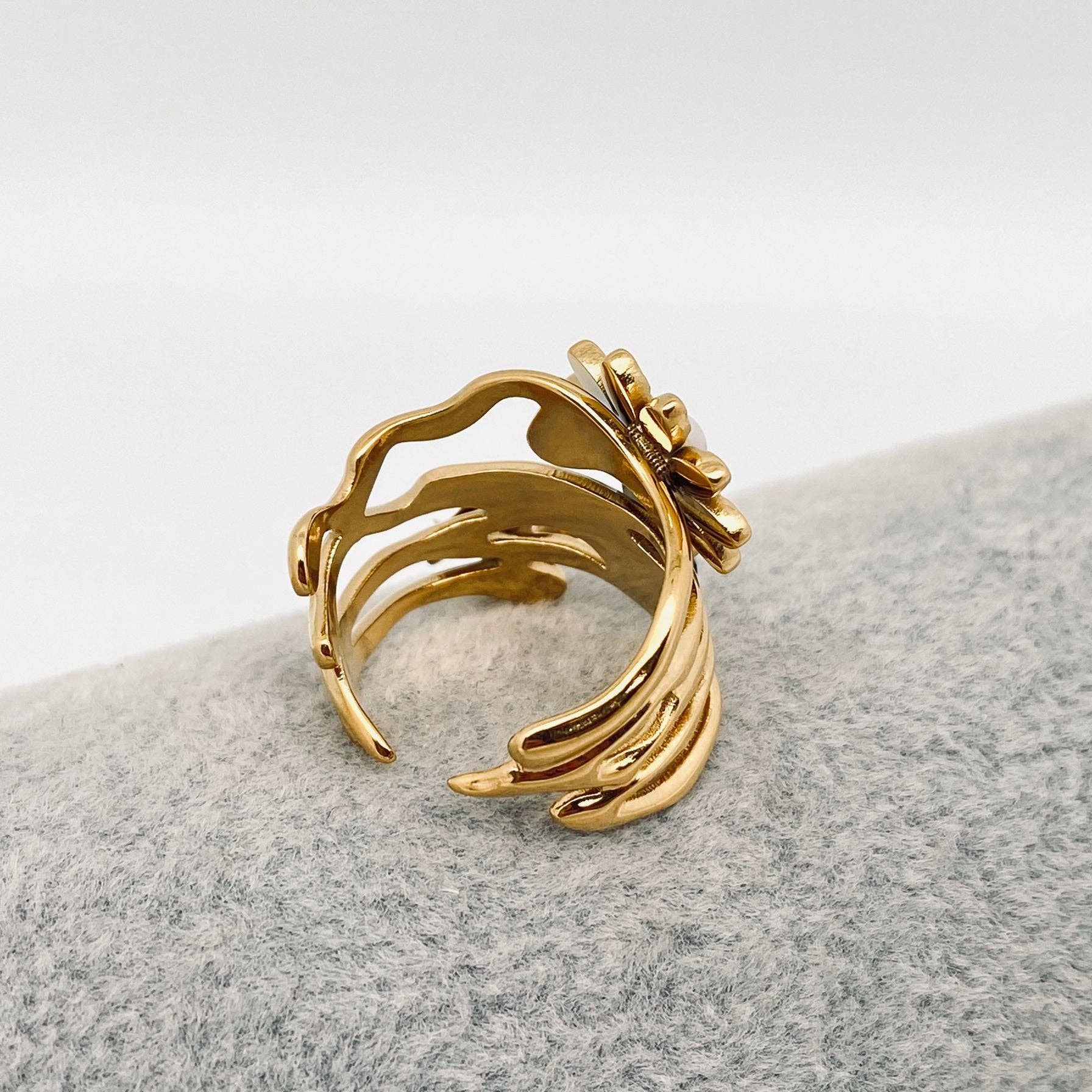 Mio Queena – wholesale Cocktail/statement ring – Sunflower 18K Gold Plated Stainless Steel Ring - FGS3
