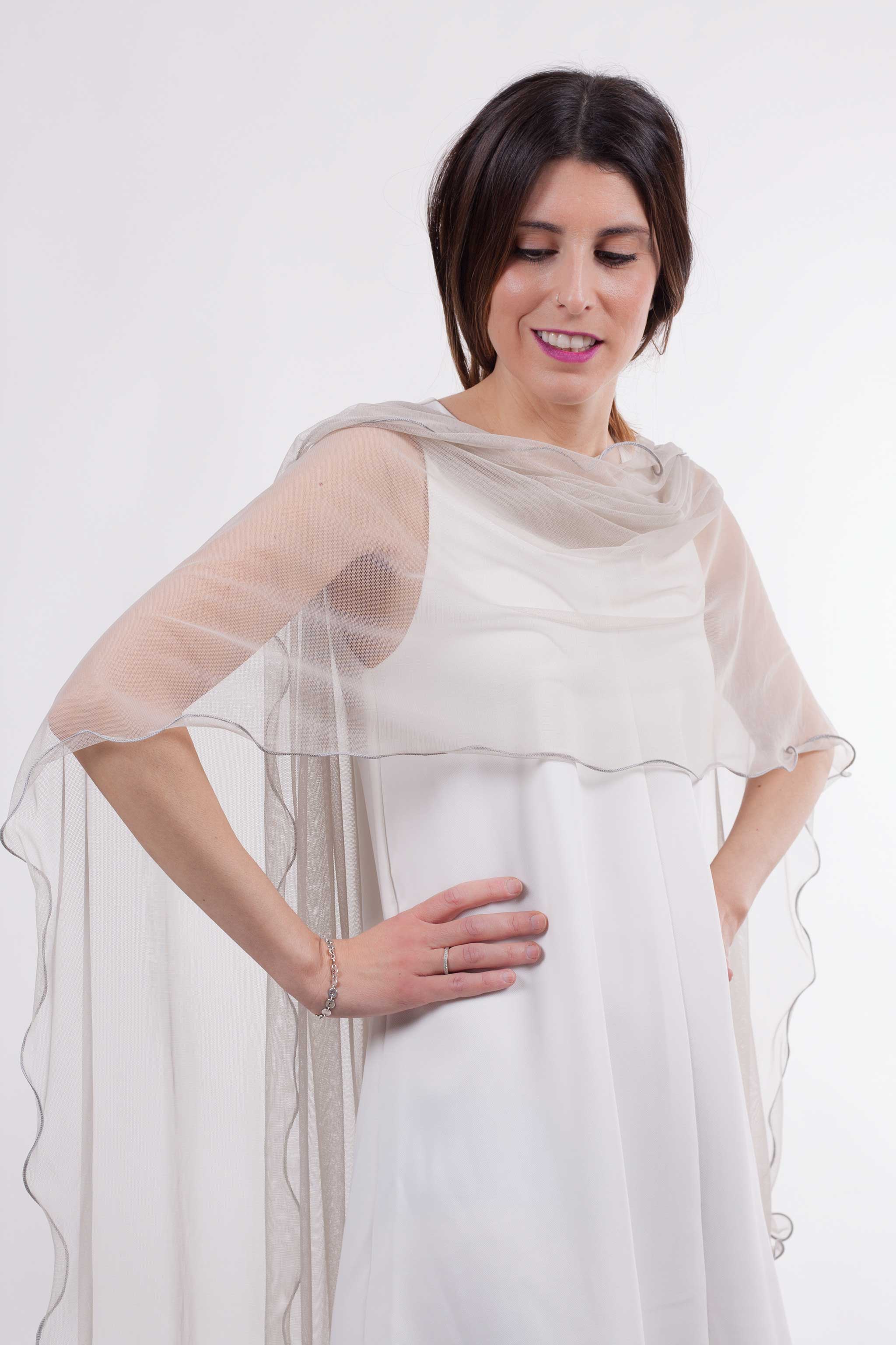 MR Complements - Vente Écharpe – femme - Châle en tulle grande taille aux bords ondulés2