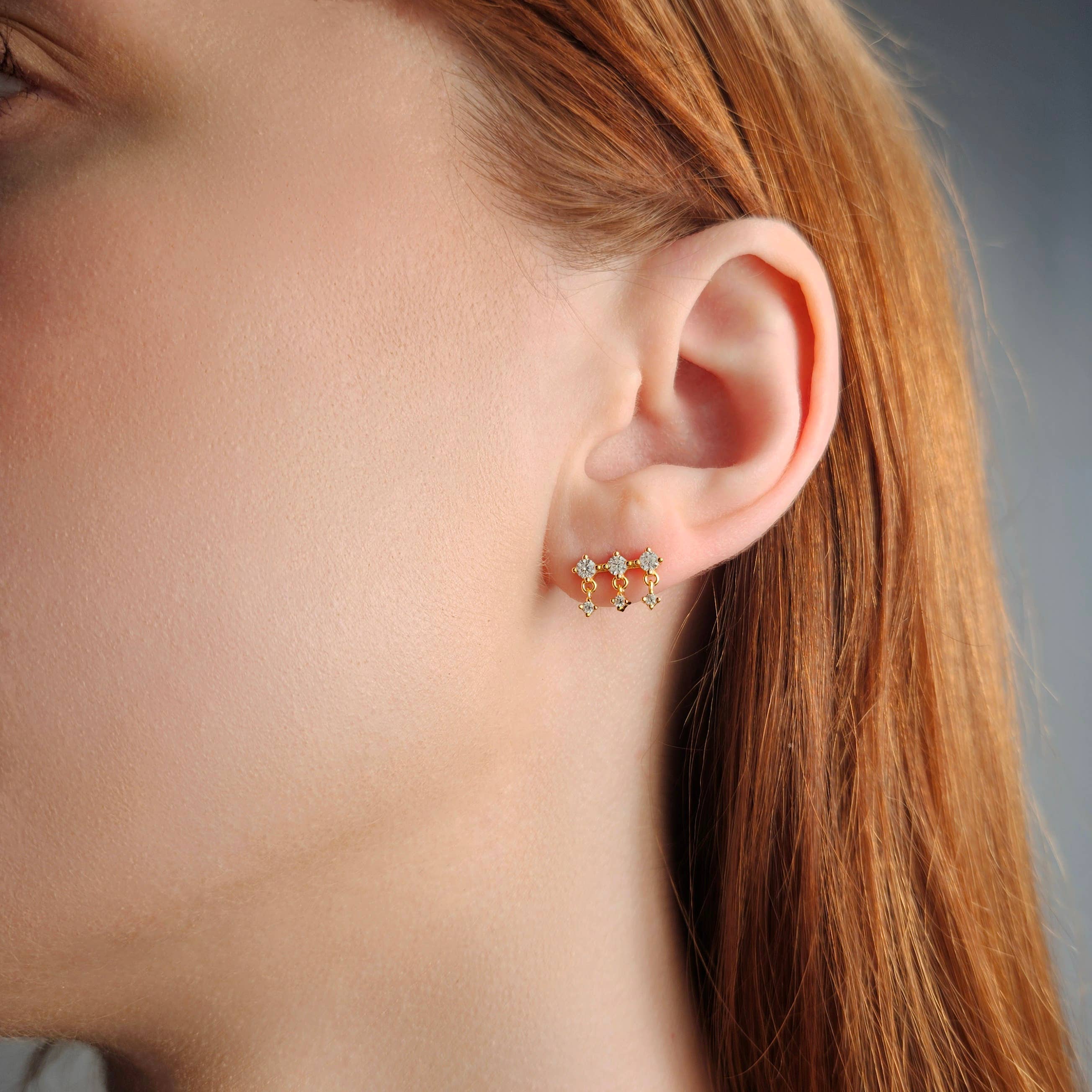 HolyBang Jewels - Vendita all'ingrosso Orecchini a bottone - ORECCHINI A BOTTONE CON TRIPLO CRISTALLO - E-S111352