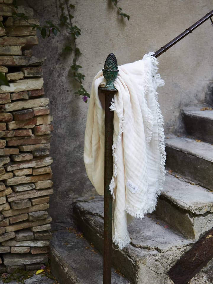 Loulou blanket - In stock for wholesale by Autumn Paris