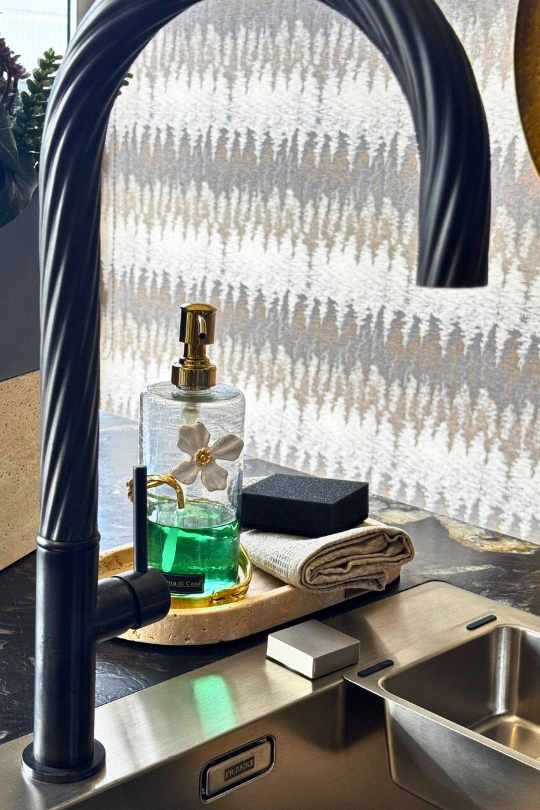PIETRA DI CASA - Wholesale Soap Dispenser - KOPA Luxury Glass Dispenser Flower Appliqué Gold Accents3