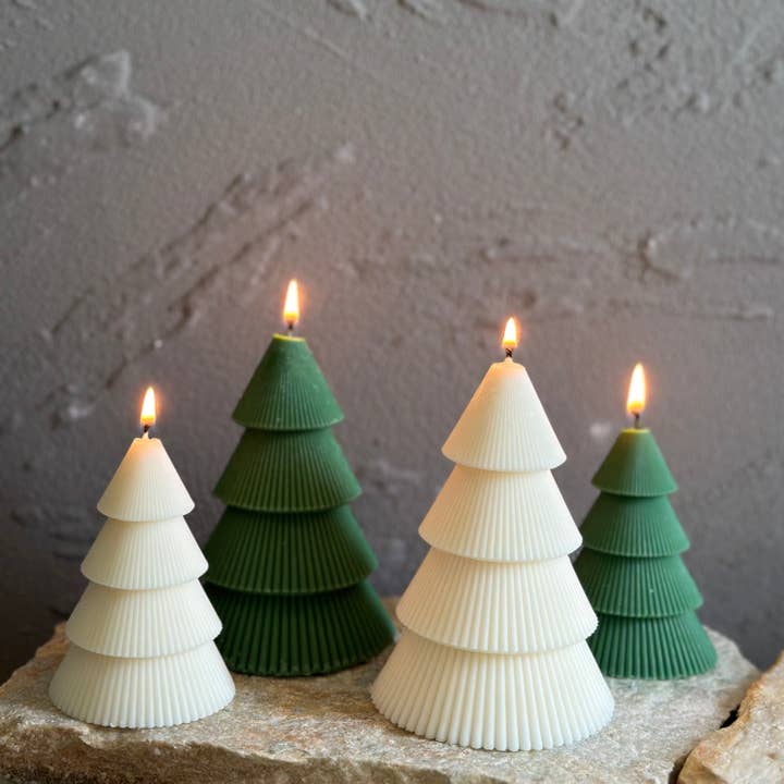 LA AROMA CANDLE CO. - Wholesale Novelty Candle - Ribbed Christmas Tree Candle (1pc)