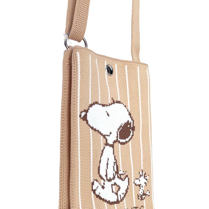 LASR – wholesale Crossbody bag – Women's – Peanuts Snoopy and Friends Knitted Brown Crossbody2