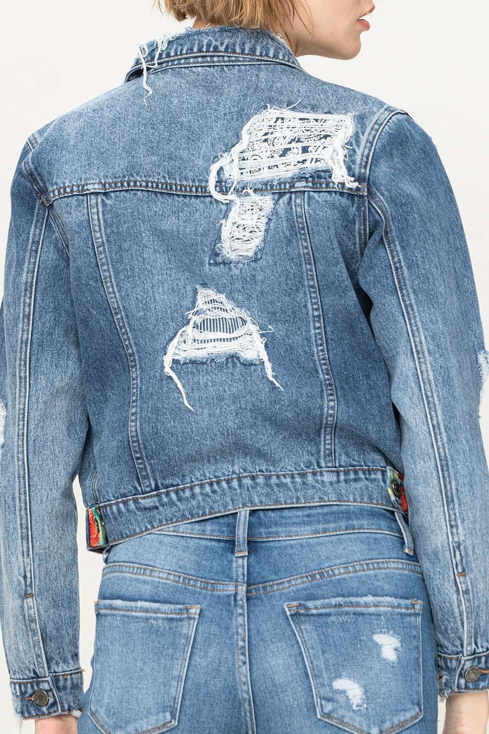 Rörlig Tystnad DISTRESSED PAISLEY PATCHAD CROP JEANSJACKA VT1027 för wholesale på Faire3