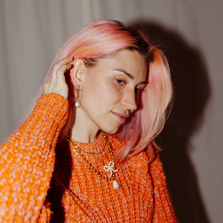 Paulina Otero – Brincos de argola por atacado – Brincos de ondas abstratas4