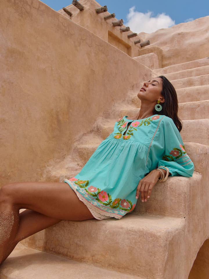 Bahamas Top Bordado Suzani Aari Aqua para venta al por mayor de Naudic