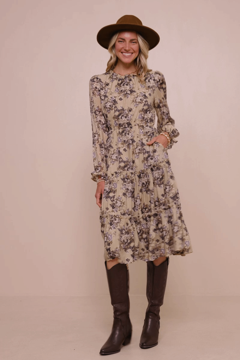 Taupe Damernas romantiska blommiga klänning med volangdetaljer i lager för wholesale på Faire8