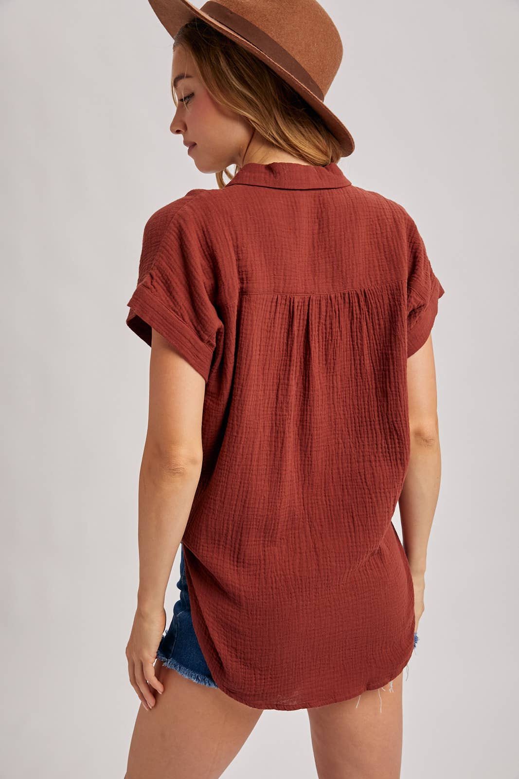 Bluivy – Großhandel Hemd mit Button-down-Kragen – Damen – Essentielles Baumwollhemd mit Knopfleiste22