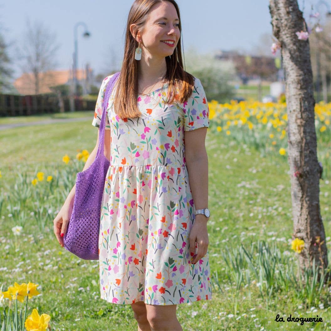 LA DROGUERIE - Wholesale Craft Sewing Kit - Women's dress sewing pattern "Lecci"1