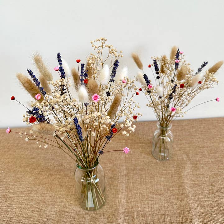 Opal Lily – Großhandel Getrocknete/gepresste Blumen – Trockenblumenstrauß mit Lavendel und Schleierkraut — Mini-Trockenblumenvase