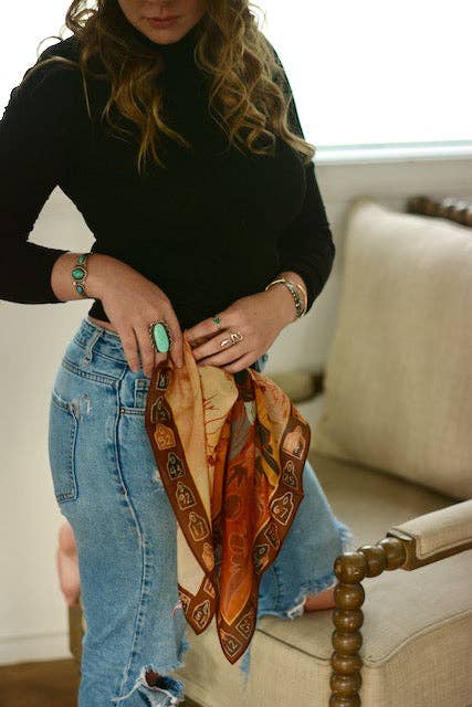 Tirzah Lane Art - Venta al por mayor Bufanda - Mujer - Pañuelo de Seda Occidental de Vaquera Redonda5