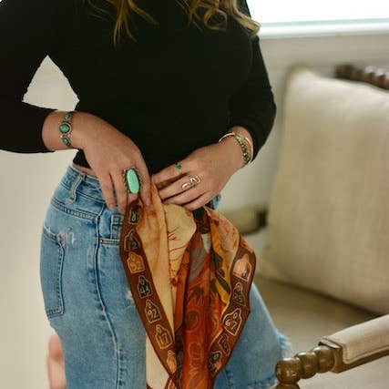 Tirzah Lane Art - Venta al por mayor Bufanda - Mujer - Pañuelo de Seda Occidental de Vaquera Redonda5