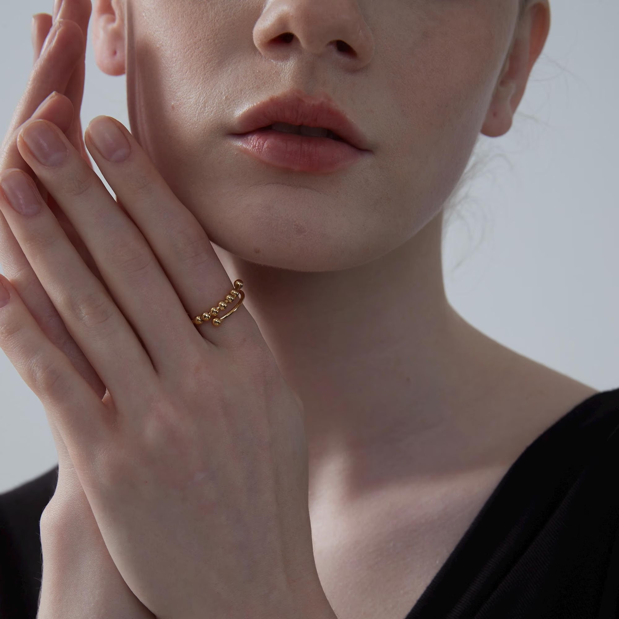 Perimade & Co. LLC - Venta al por mayor Anillo de banda/apilable - Anillo giratorio con cuentas antiestrés en plata esterlina 9251