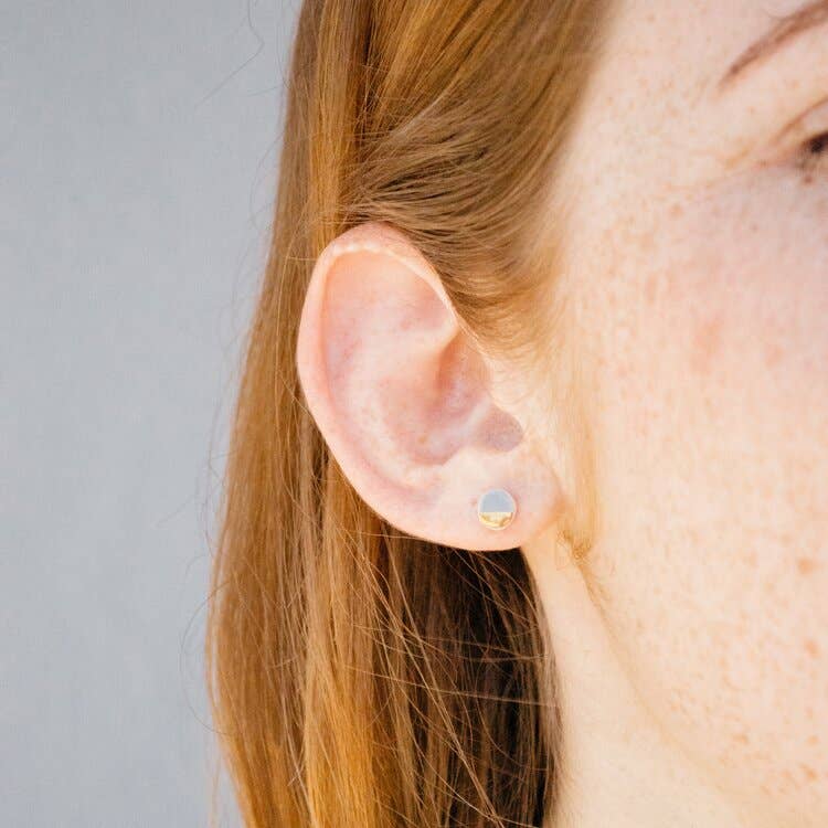 ZOE COMINGS – wholesale Solitärörhängen – Små Pebble Studs9