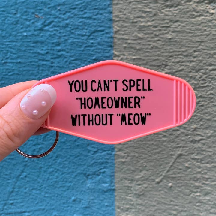 GetBullish – Porta-chaves - Mulher por atacado – Não Consegue soletrar o proprietário sem o Meow Motel Style Keychain0